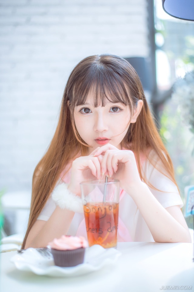 “不错，此人乃江东新任都督，以前一直是周瑜的副手，颇得周瑜信任，在军中威望也足够。”马良解释道。